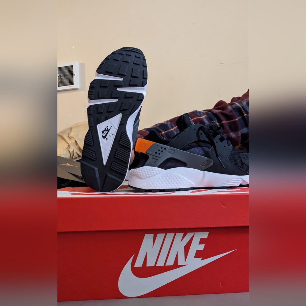 Nikes low tops
